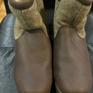 Uggs leather boots